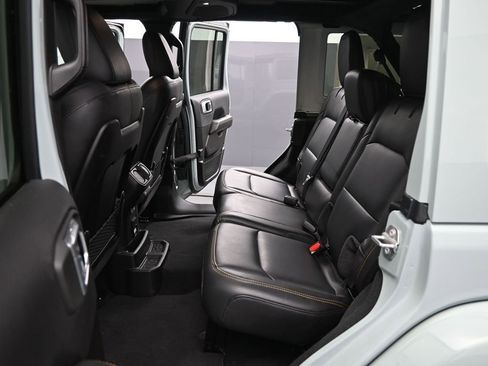 Used 2024 Jeep Wrangler Sahara image 13