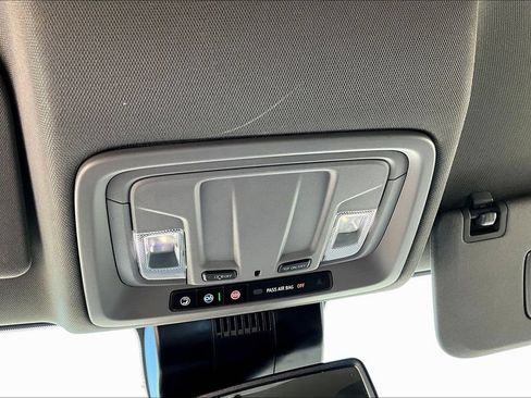 Used 2025 GMC Sierra 1500 SLT AWD/4WD image 18