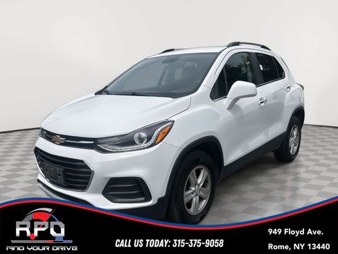 Used 2020 Chevrolet Trax LT w/ LT Convenience Package AWD/4WD image 1
