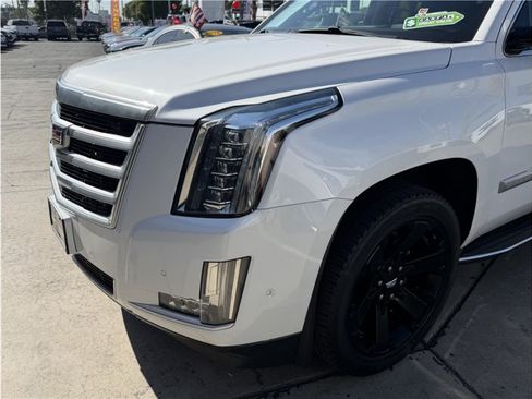 Used 2018 Cadillac Escalade ESV Luxury RWD image 11