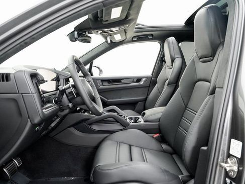 New 2026 Porsche Cayenne GTS image 8