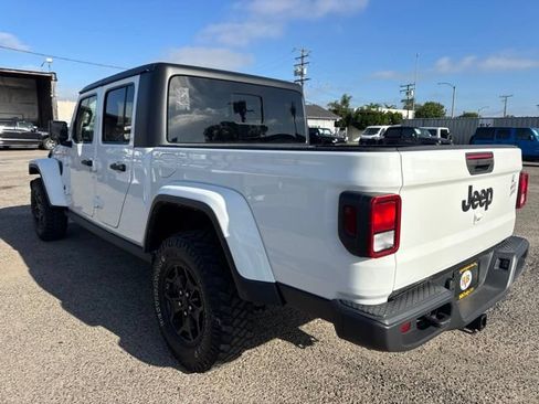 Used 2022 Jeep Gladiator Sport AWD/4WD image 7