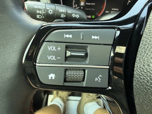 Used 2025 Honda Pilot TrailSport image 37