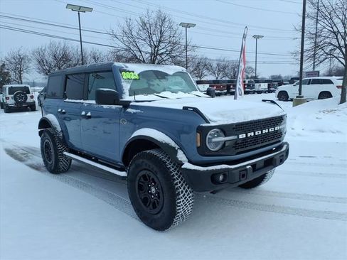 Used 2023 Ford Bronco Wildtrak image 3