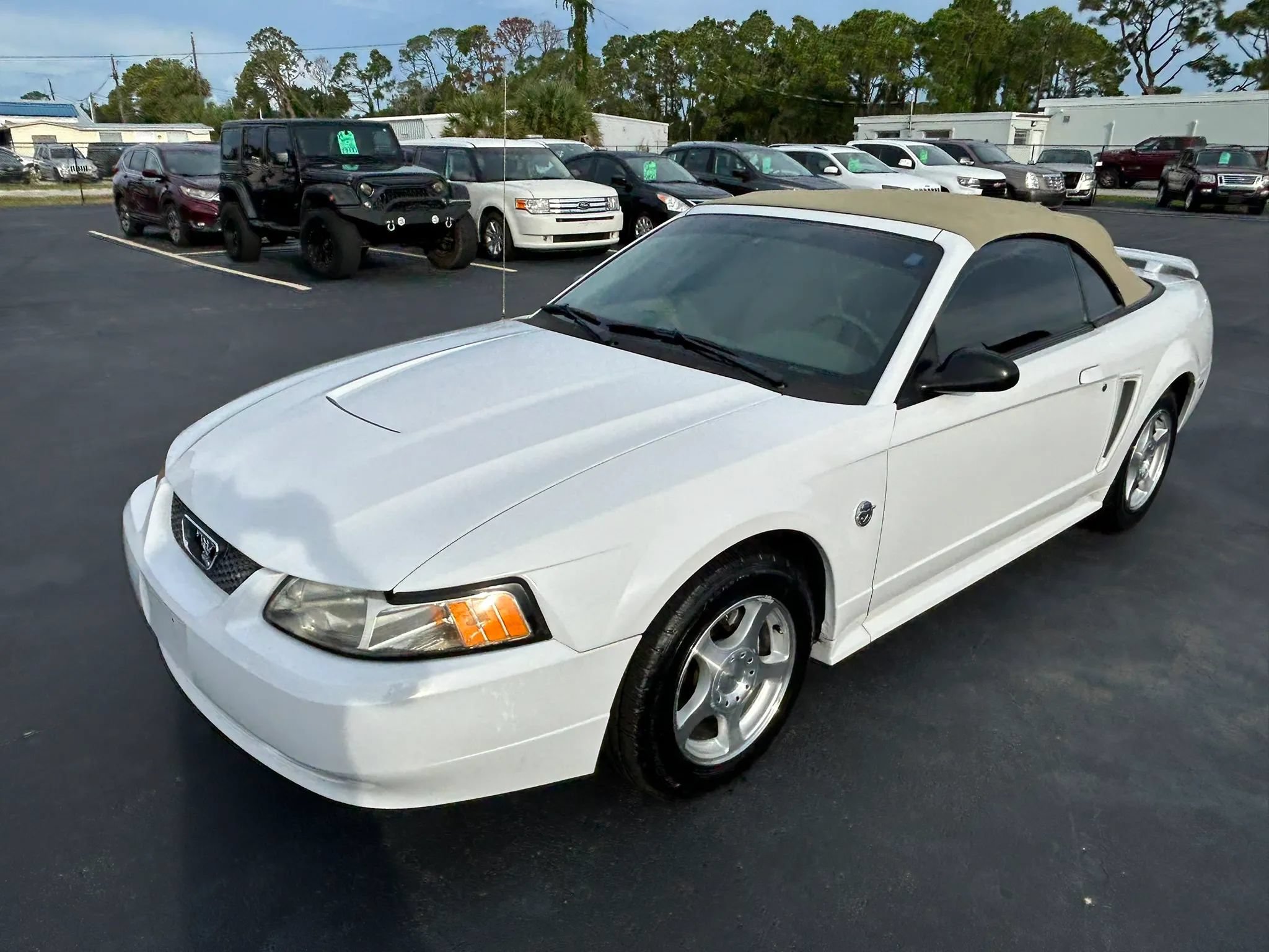 Used 2004 Ford Mustang Convertible RWD image 17