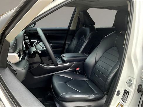 Used 2022 Toyota Highlander XLE image 21