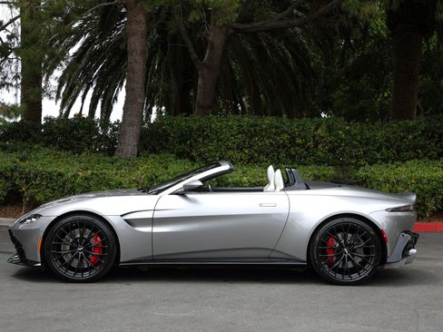 Used 2023 Aston Martin V8 Vantage Roadster RWD image 27