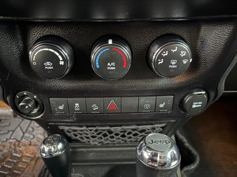 Used 2017 Jeep Wrangler 75th Anniversary image 22