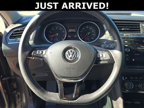 Used 2020 Volkswagen Tiguan SE FWD image 11