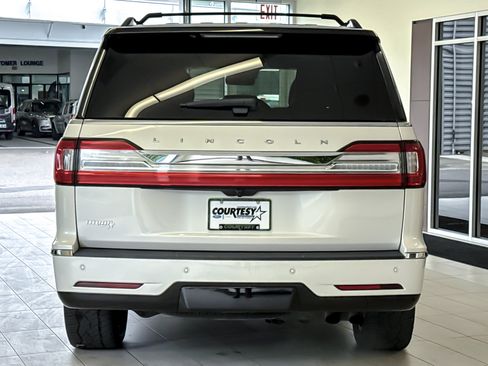 Used 2019 Lincoln Navigator Reserve AWD/4WD image 5