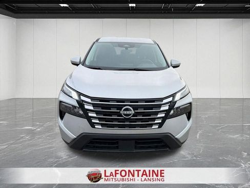 Used 2025 Nissan Rogue SV FWD image 3