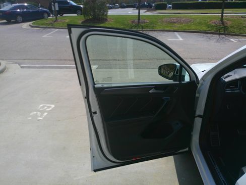 Used 2024 Volkswagen Tiguan SEL R-Line image 17