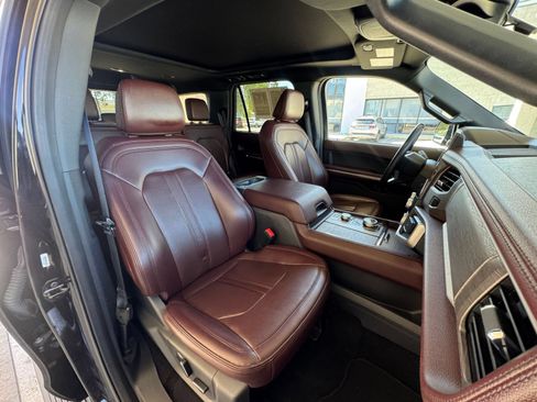 Used 2024 Ford Expedition Limited AWD/4WD image 40