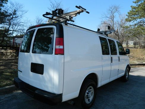 Used 2017 Chevrolet Express 2500 image 7