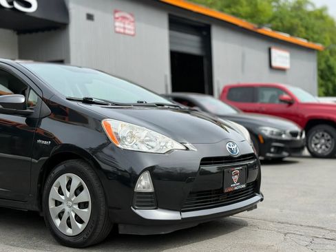 Used 2014 Toyota Prius C One FWD image 32