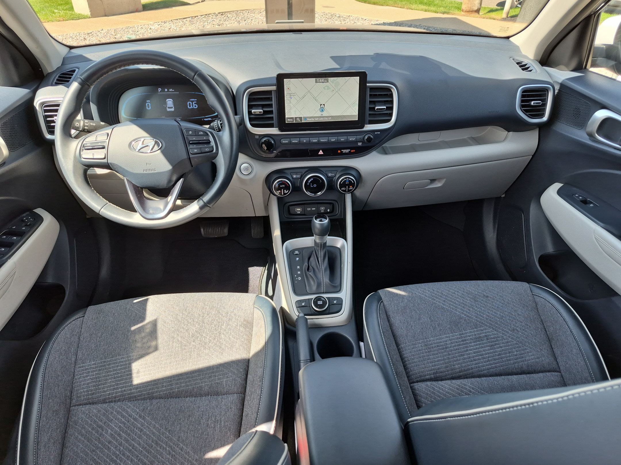 Certified 2023 Hyundai Venue Limited w/ Cargo Package FWD image 29
