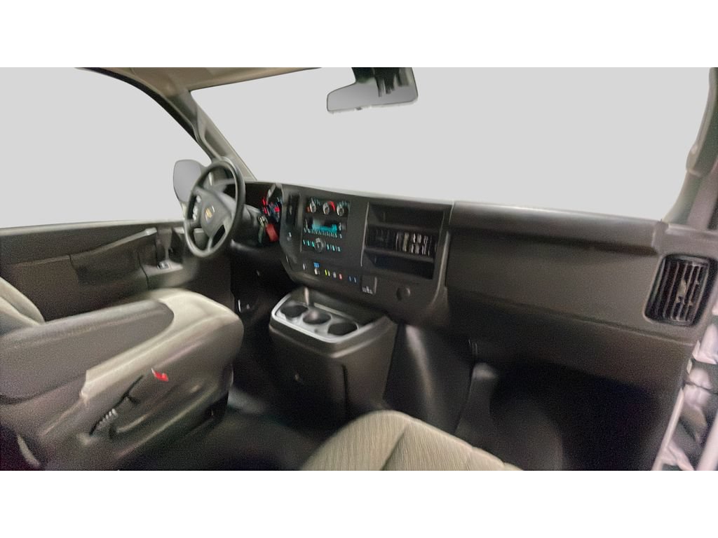 Used 2024 Chevrolet Express 3500 LT w/ LT Preferred Equipment Group RWD image 17
