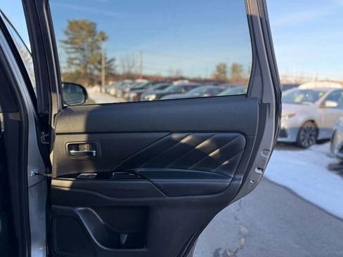 Used 2021 Mitsubishi Outlander SEL image 15