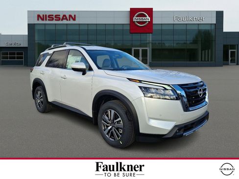 New 2025 Nissan Pathfinder SL image 1