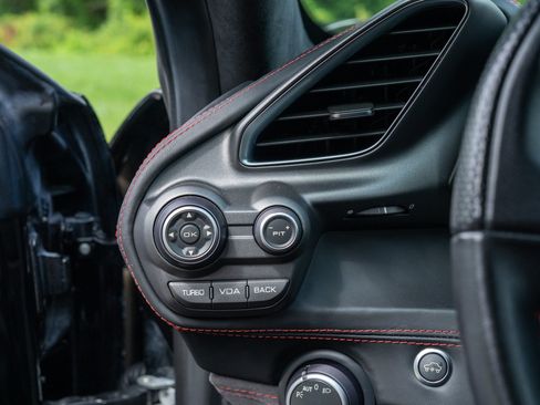 Used 2018 Ferrari 488 GTB RWD image 35