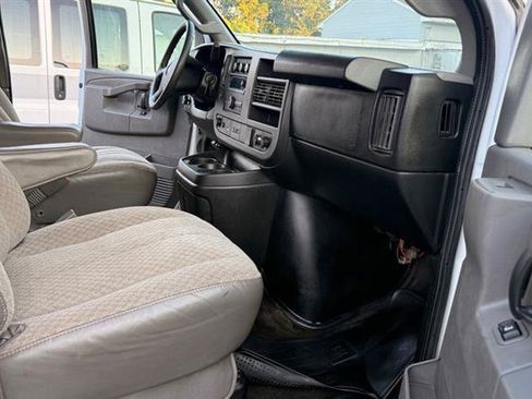 Used 2017 Chevrolet Express 3500 LT w/ LT Preferred Equipment Group RWD image 12