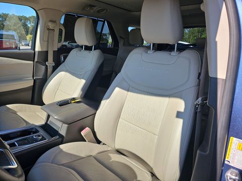 Used 2020 Ford Explorer Platinum AWD/4WD image 18