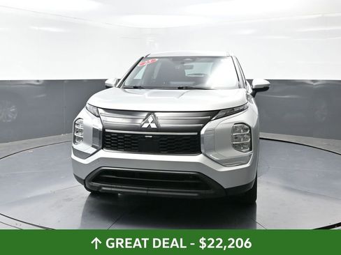 Used 2025 Mitsubishi Outlander ES image 6