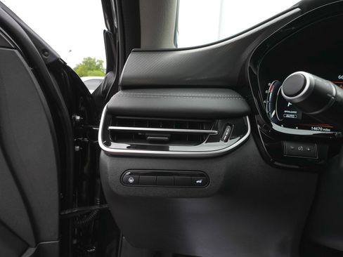 Used 2025 INFINITI QX60 Luxe AWD/4WD image 17