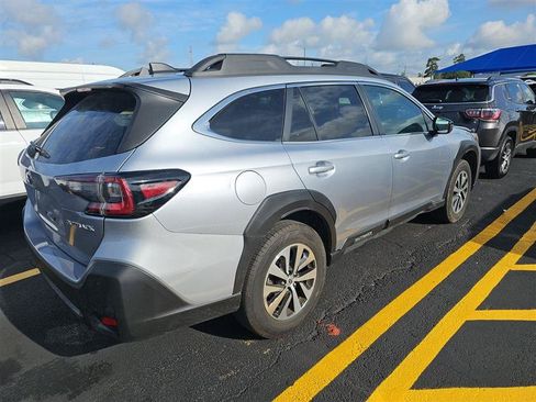 Used 2023 Subaru Outback Premium AWD/4WD image 6
