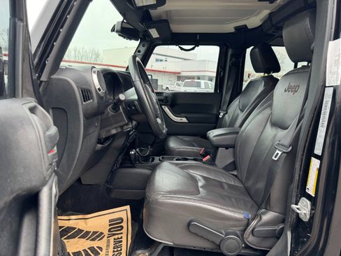 Used 2015 Jeep Wrangler Unlimited Sahara w/ Katzkin Premium Leather Group image 15