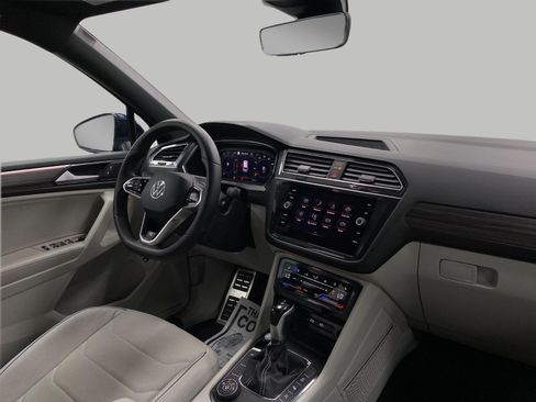 Certified 2024 Volkswagen Tiguan SEL R-Line AWD/4WD image 18