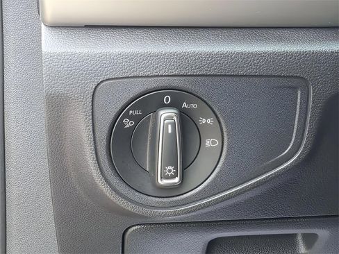 Used 2023 Volkswagen Atlas SE image 13