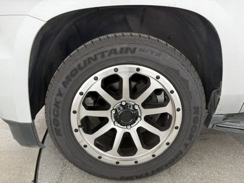Used 2019 Chevrolet Tahoe LT RWD image 7