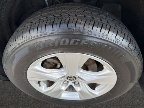 Used 2021 Toyota RAV4 XLE image 6