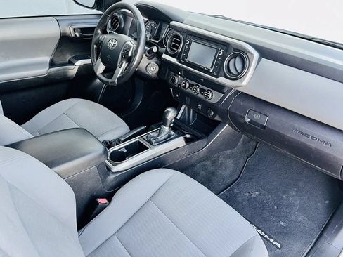 Used 2019 Toyota Tacoma SR5 AWD/4WD image 13