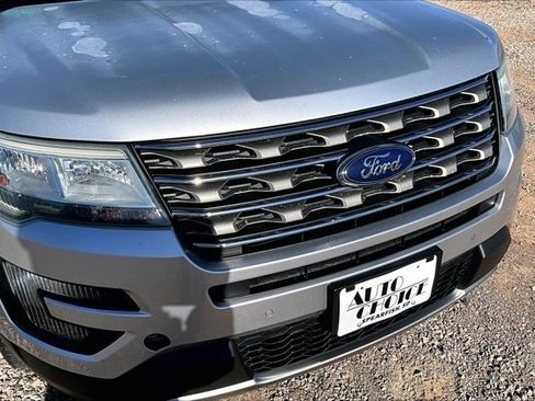 Used 2016 Ford Explorer XLT w/ Equipment Group 202A AWD/4WD image 32