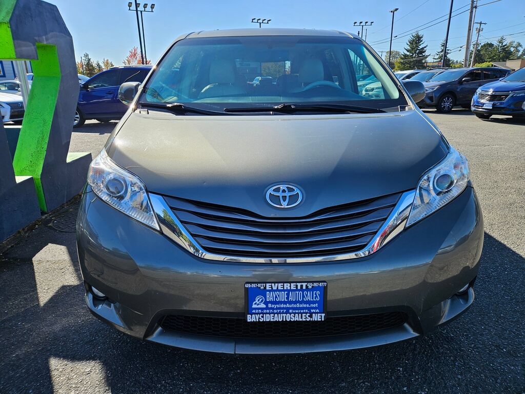 Used 2011 Toyota Sienna XLE w/ Premium Pkg FWD image 7