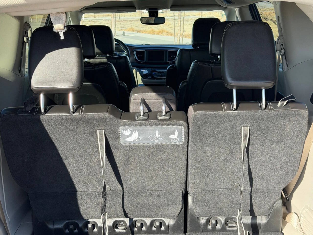 Used 2020 Chrysler Voyager Lxi FWD image 32