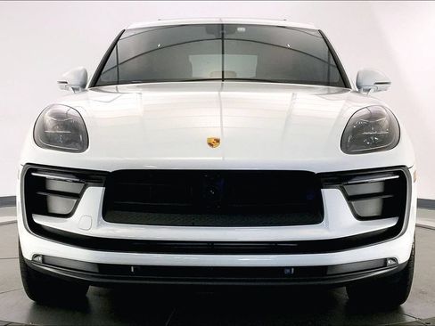 Used 2023 Porsche Macan AWD/4WD image 2