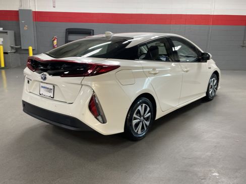 Used 2018 Toyota Prius Prime Advanced image 10