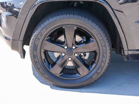 Used 2015 Jeep Grand Cherokee Altitude AWD/4WD image 10