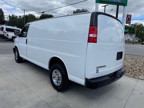 Used 2019 Chevrolet Express 2500 RWD image 7
