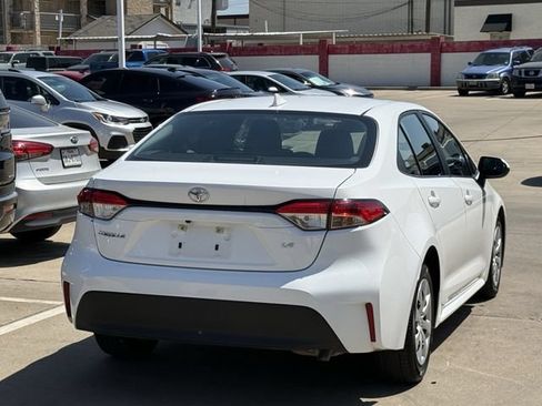 Used 2025 Toyota Corolla LE FWD image 4