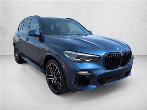Used 2021 BMW X5 M50i image 3