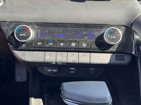 Used 2025 Hyundai Elantra Blue image 33