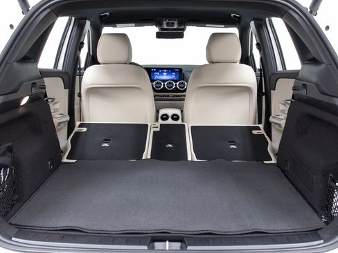 New 2025 Mercedes-Benz GLA 250 4MATIC image 11