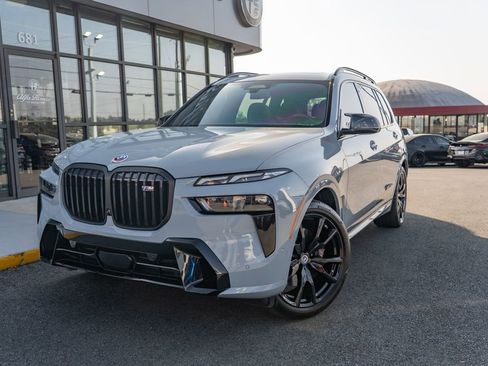 Used 2023 BMW X7 M60i w/ Executive Package image 2