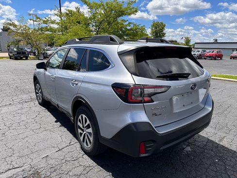 Used 2021 Subaru Outback Premium AWD/4WD image 5