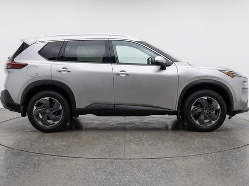 Used 2025 Nissan Rogue SV image 11