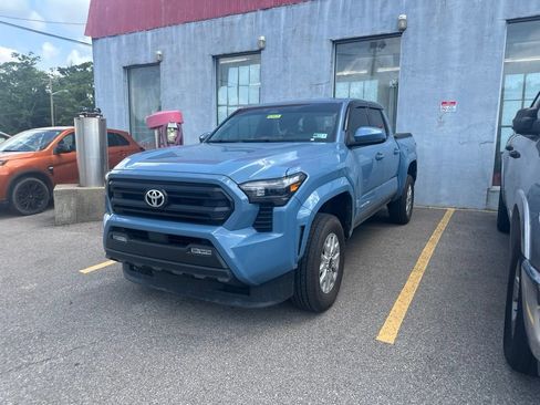 Used 2026 Toyota Tacoma SR5 AWD/4WD image 1